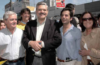 Federico Pinedo, Ricardo L?ez Murphy, Gustavo Forgione y Marta Agostini en la Plazoleta Rafael Hern?dez.