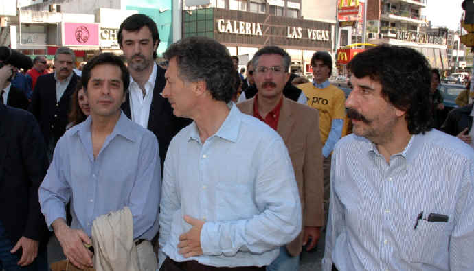 Caminata por avenida Cabildo.