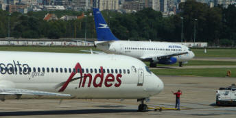 MD-88 de Andes y B-737 de Aerolíneas Argentinas en AER