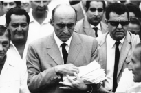 Manrique llevando soluciones como funcionario en Tucumán, 03/03/72